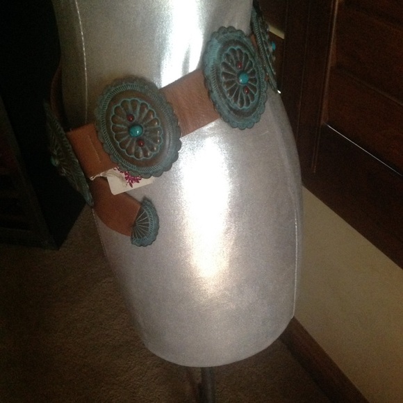 NWT patina jeweled concho belt - Picture 4 of 6